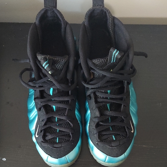 Nike Foamposite Pro in Aqua and Black - Picture 3 of 6